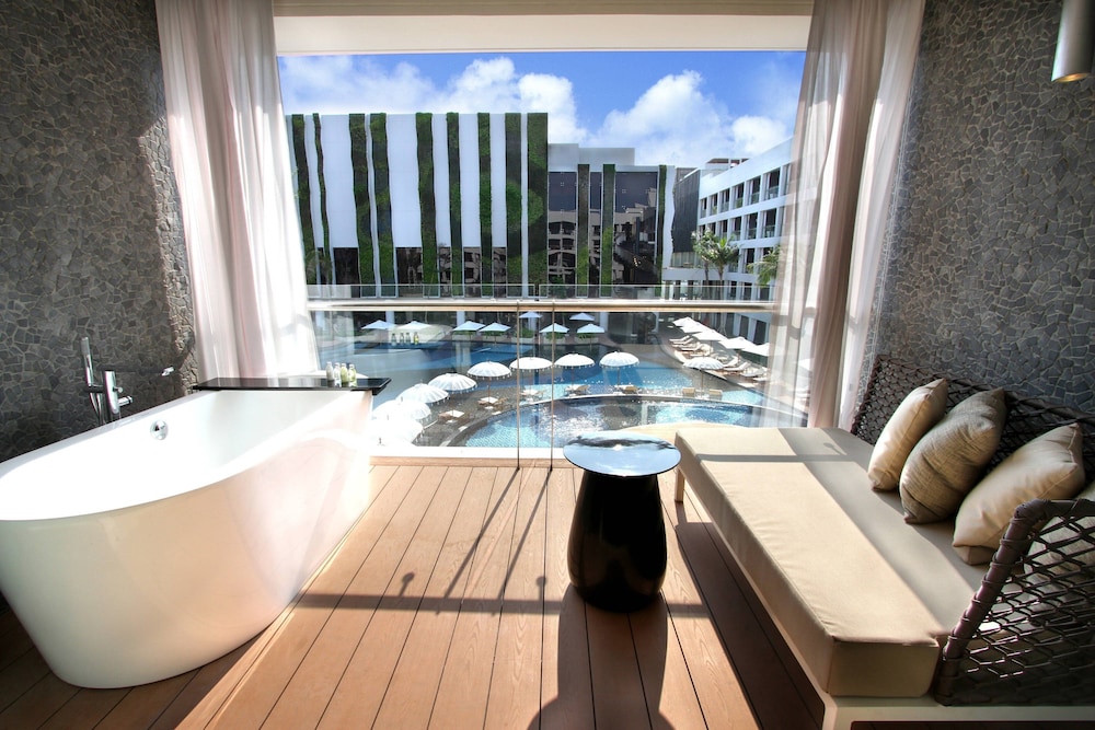 Room, 1 King Bed, Balcony, Pool View thumbnail 6