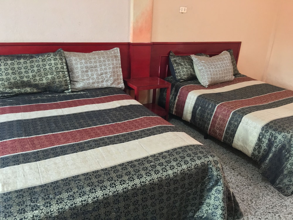 Economy Triple Room photo 3