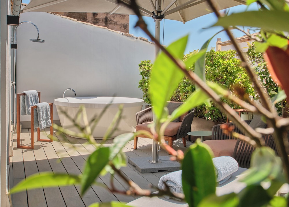 Luxury Suite, 1 King Bed, Terrace