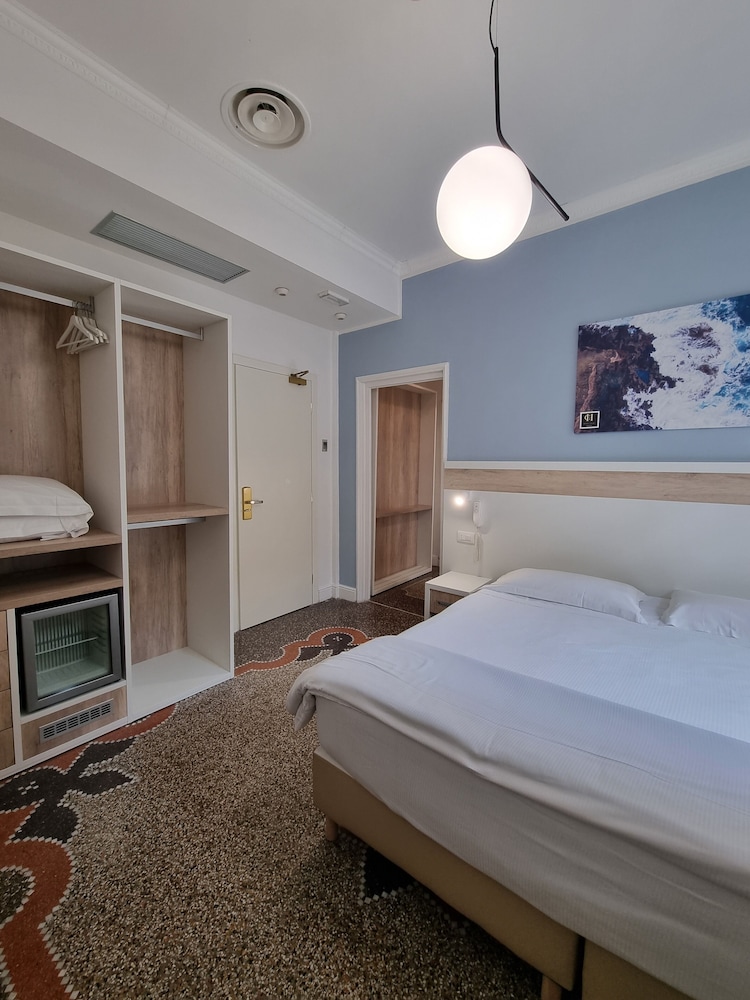 Classic Triple Room - Photo 2