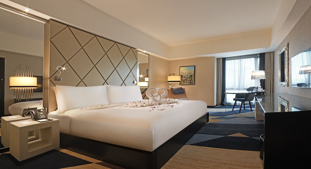 Deluxe Room, 1 King Bed - Photo 6