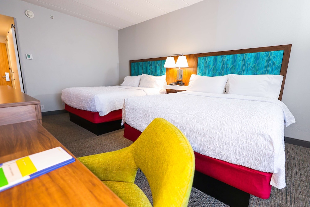 Room, 2 Queen Beds, Accessible, Non Smoking - Photo 6