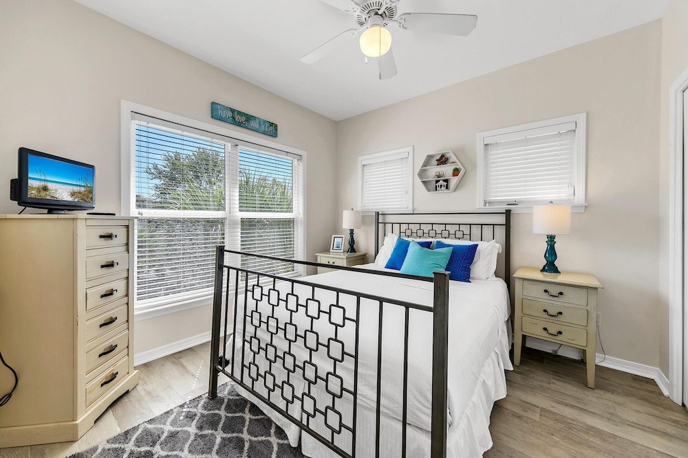 House, Multiple Beds (Stars Hollow Cottage) photo 2