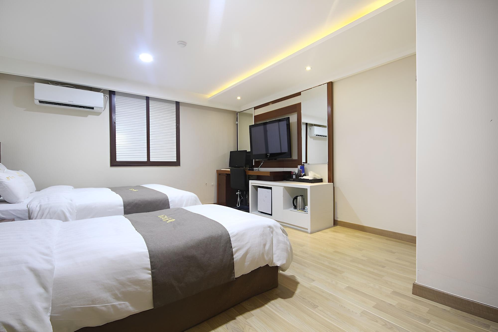 Room (Twin) photo 3