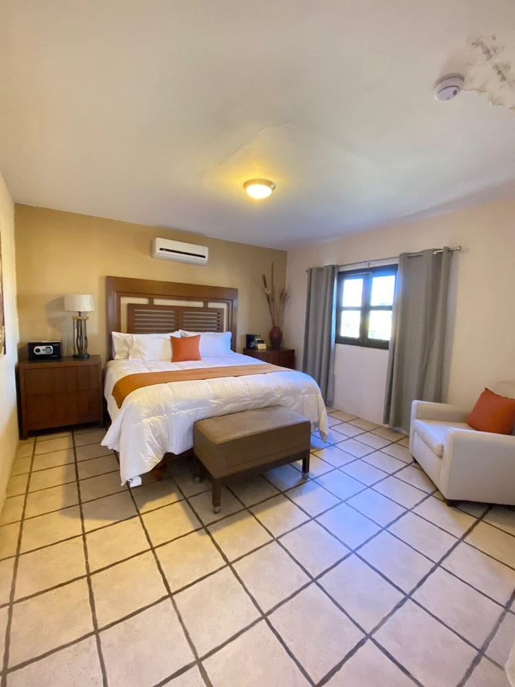 Standard Room, Lobby single, 1 King Bed