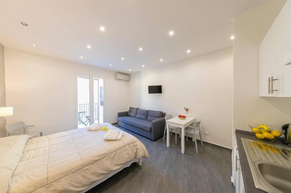Studio Apartment with Balcony
