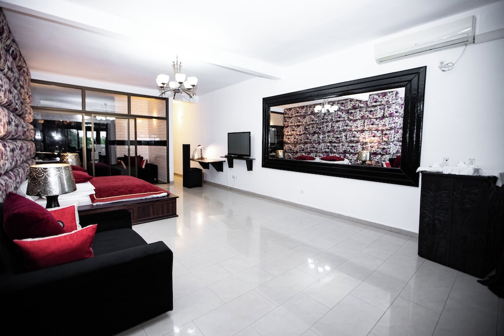 Presidential Room, 1 Bedroom, Pool Access, Canal View photo 3