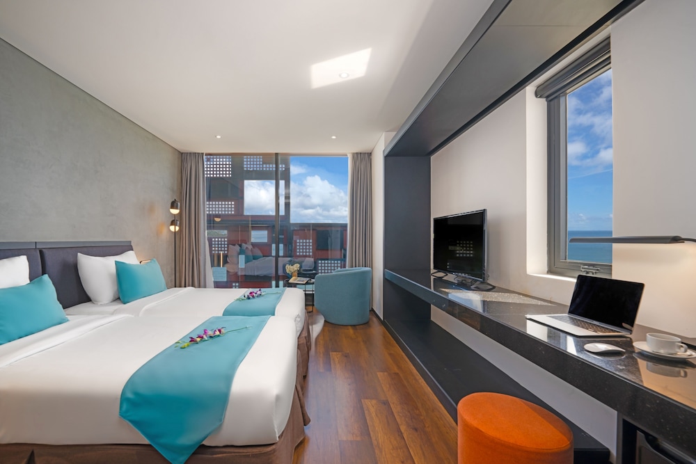 Premier Twin Room with Sea View photo 3