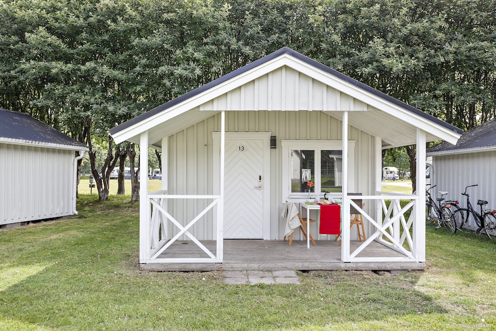 Basic Cabin (Excluding Towels, Sheets, Cleaning) photo 1