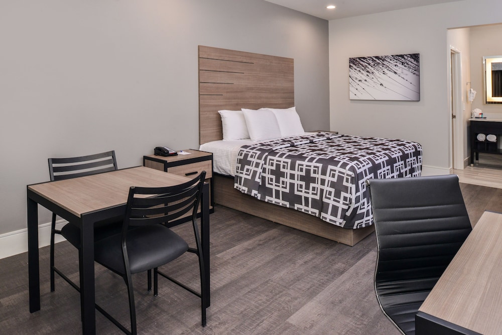 Standard Room, 1 King Bed, Smoking