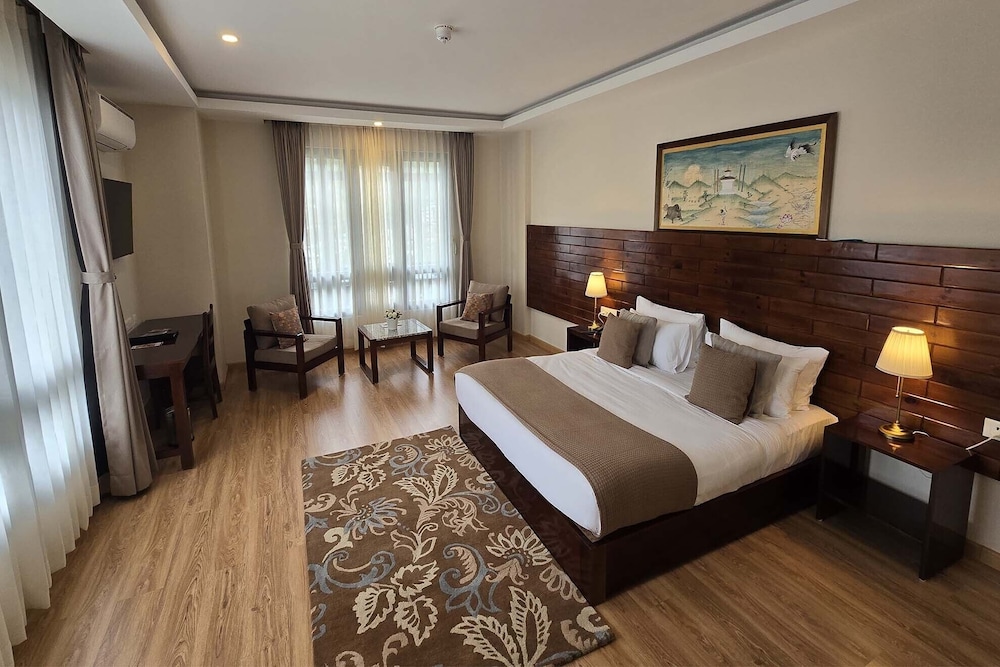 Deluxe Double or Twin Room, Private Bathroom