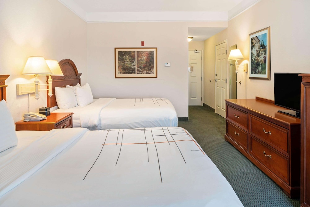 Room, 2 Queen Beds, Non Smoking - Photo 3
