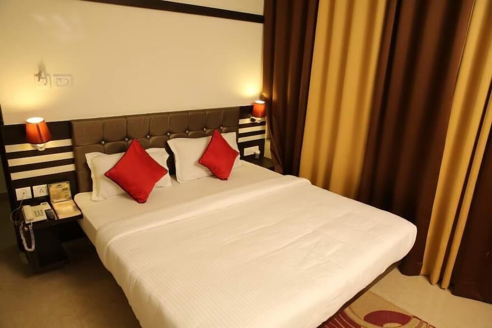 Royal Double Room, 1 Queen Bed, Non Smoking photo 1