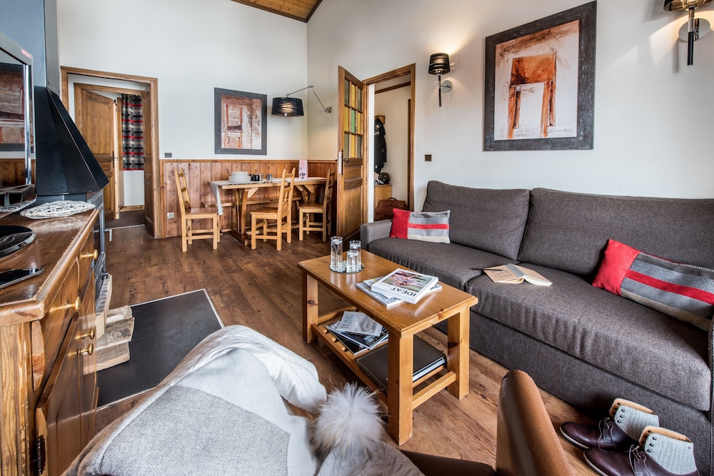 Standard Apartment, 3 Bedrooms, Fireplace photo 1