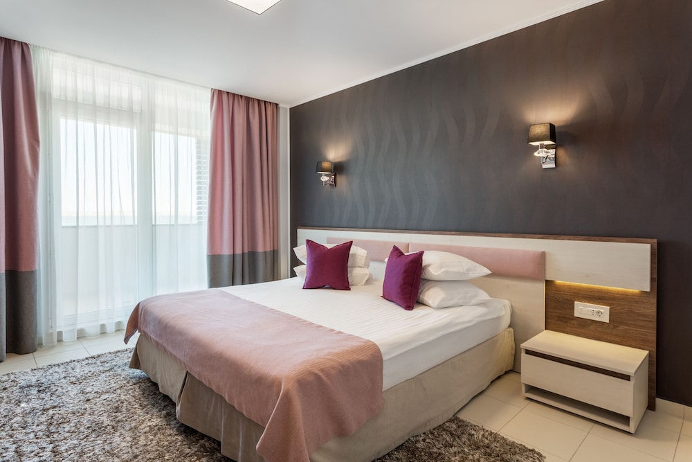 Double Room, Lake View - Photo 3