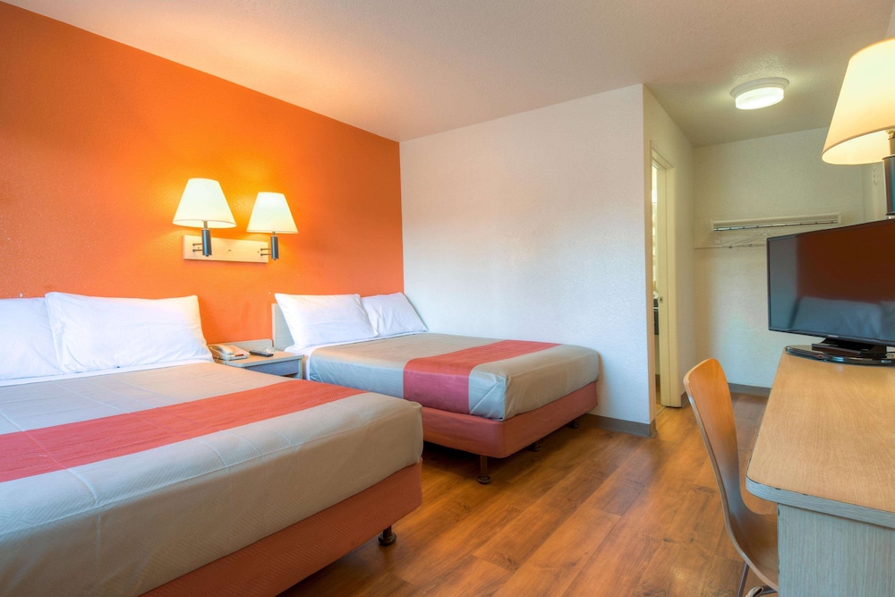 Standard Room, 2 Double Beds, Non Smoking