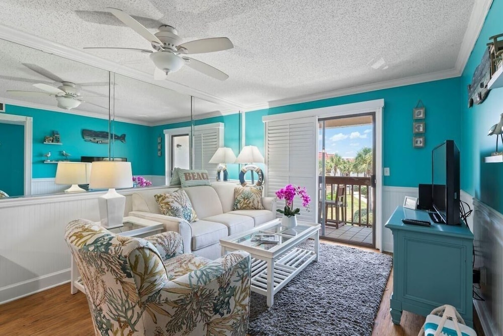 Condo, 2 Bedrooms
