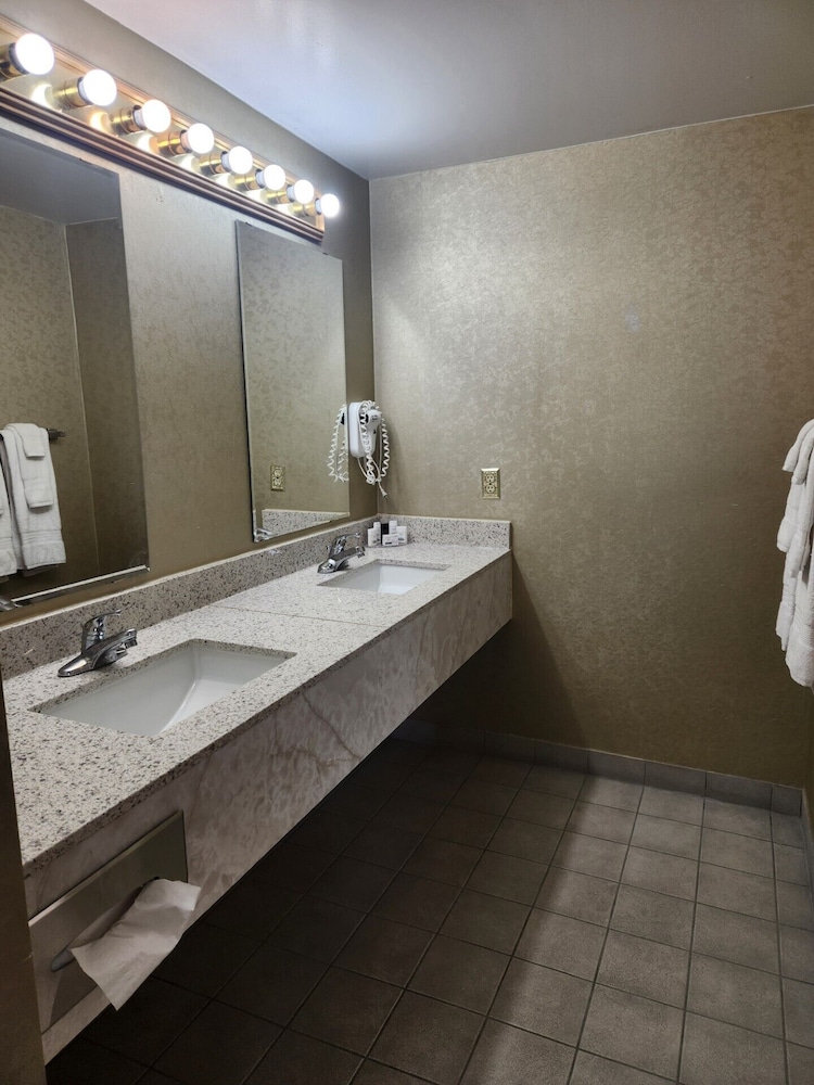 Suite, 1 King Bed, Non Smoking (Bridal) - Photo 6