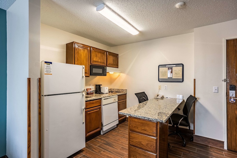 Suite, Multiple Beds, Non Smoking photo 3