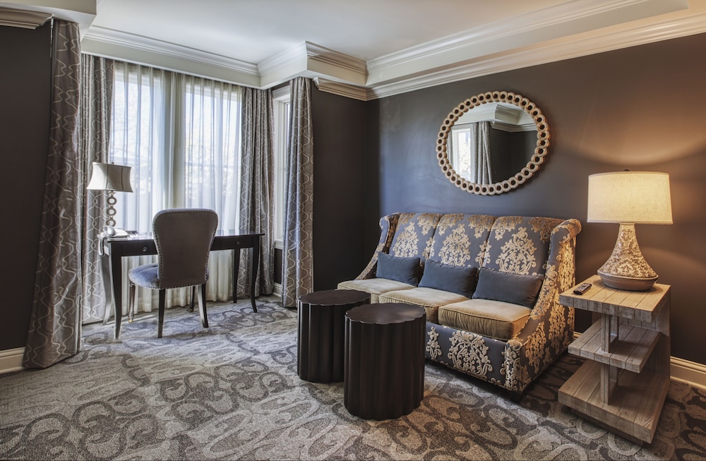 Luxury Suite