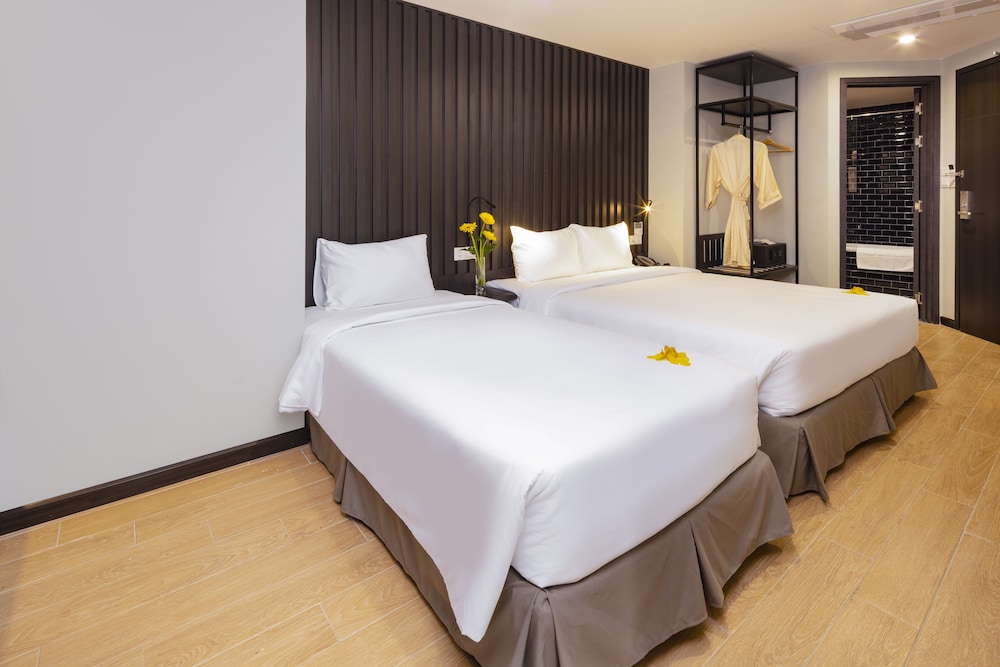 Agnes Triple Room, City View, Balcony