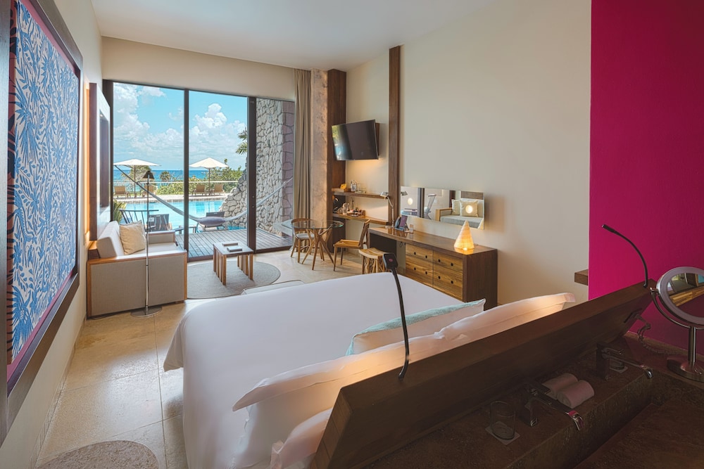 Room, Oceanfront (Swim-up Adults)