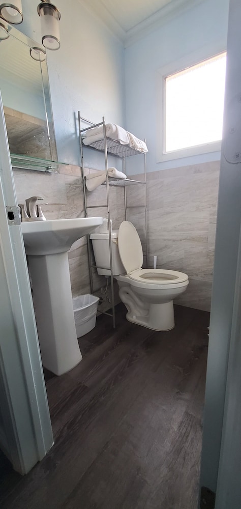 Basic Double or Twin Room - Photo 6