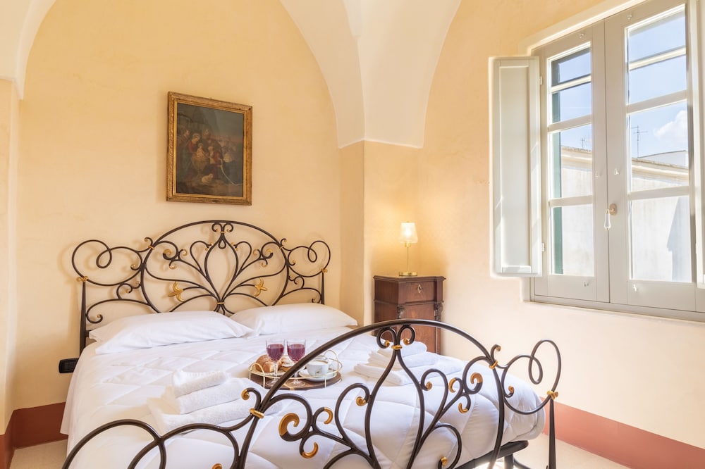 Junior Studio Suite, 1 Double Bed with Sofa bed, Garden View