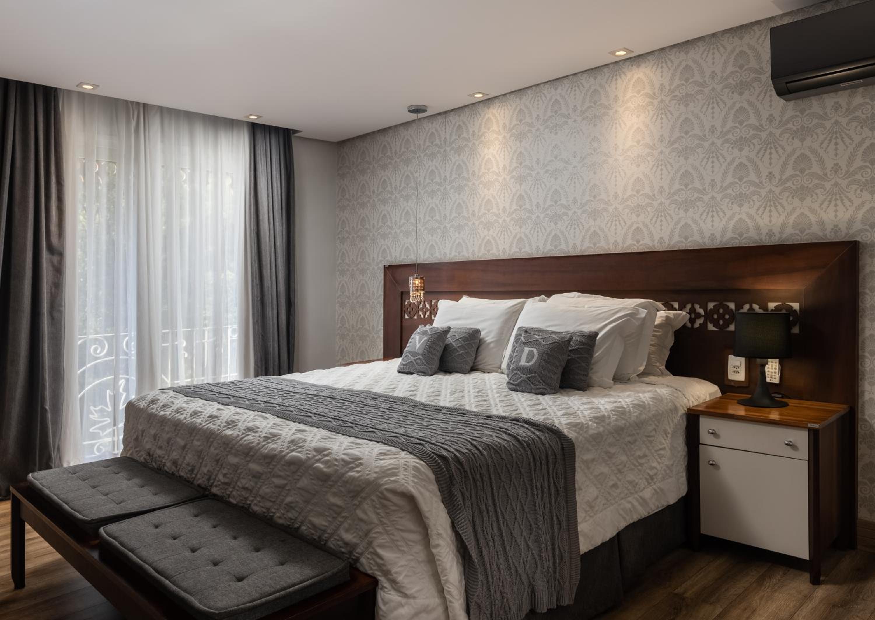 Luxury Superior Room thumbnail 5