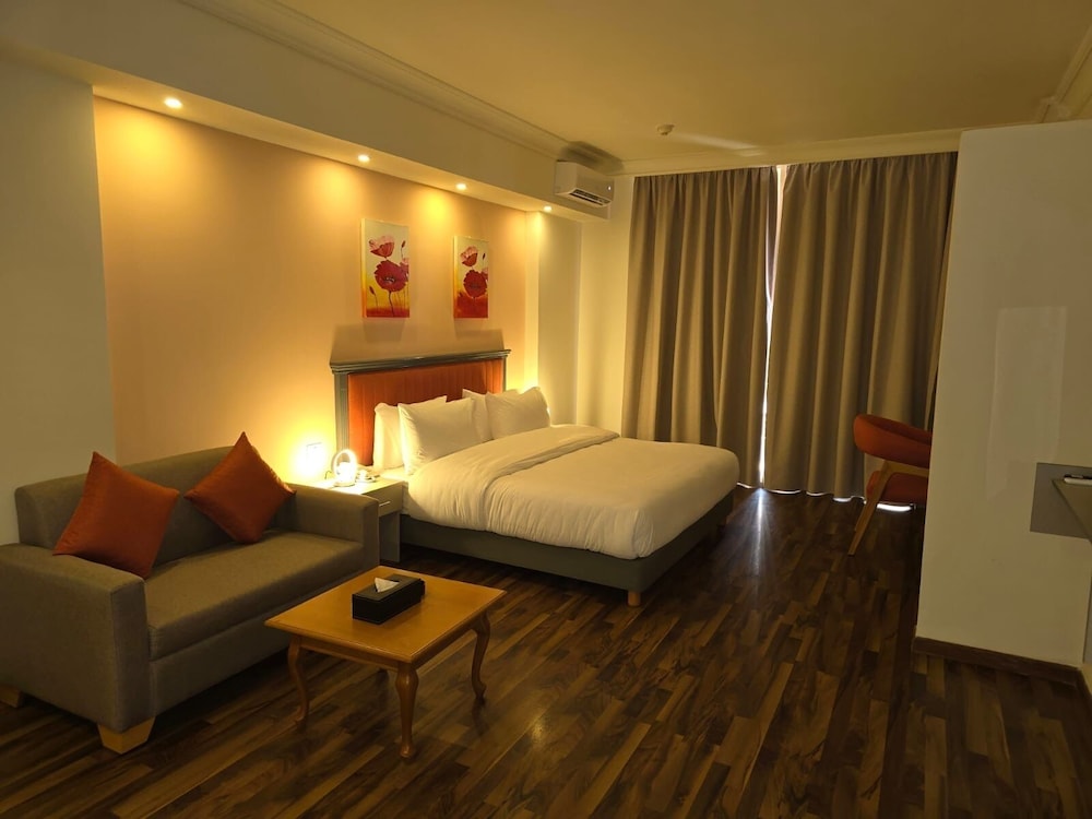 Junior Suite, Balcony, City View