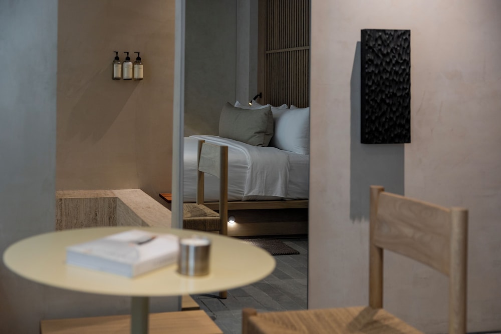 Design Studio Suite, 1 King Bed, Hot Tub, Ground Floor