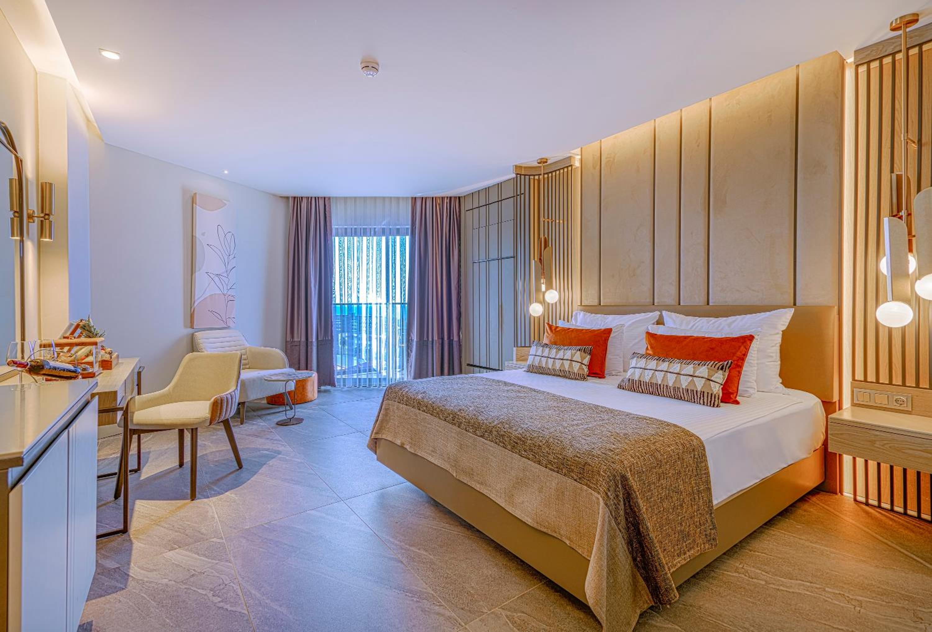 Double or Twin Room with Partial Sea View