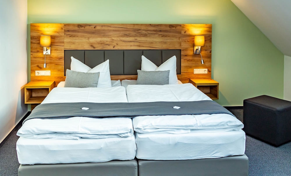 Economy Twin Room - Photo 4