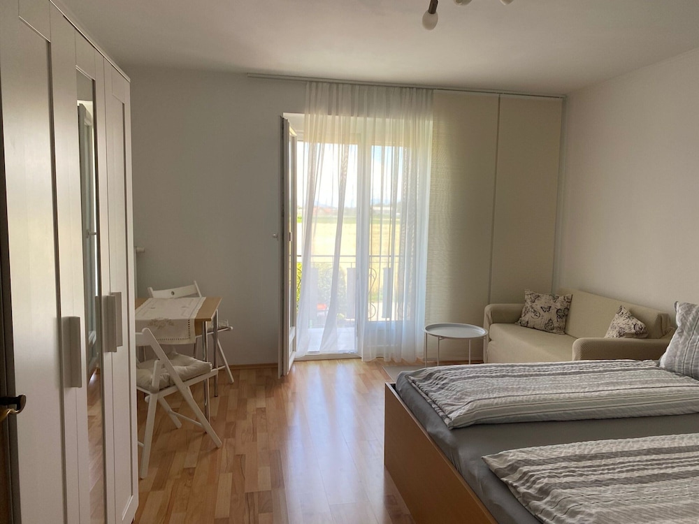 Apartment photo 2