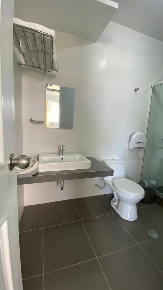 Standard Quadruple Room - Photo 11