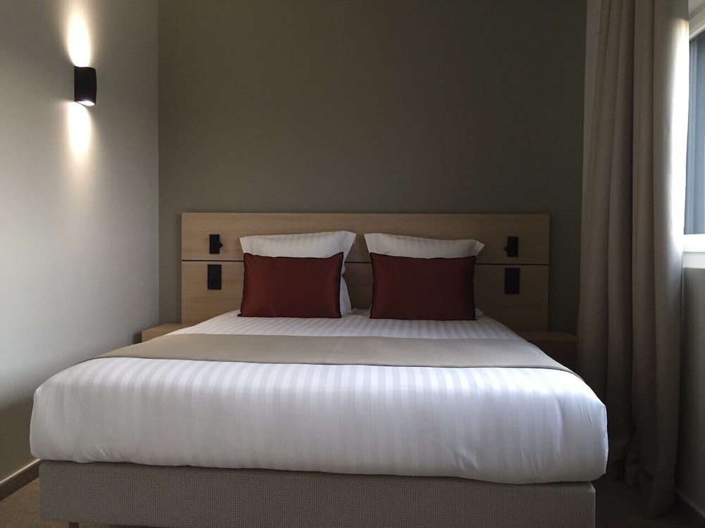Standard Double Room - Photo 12