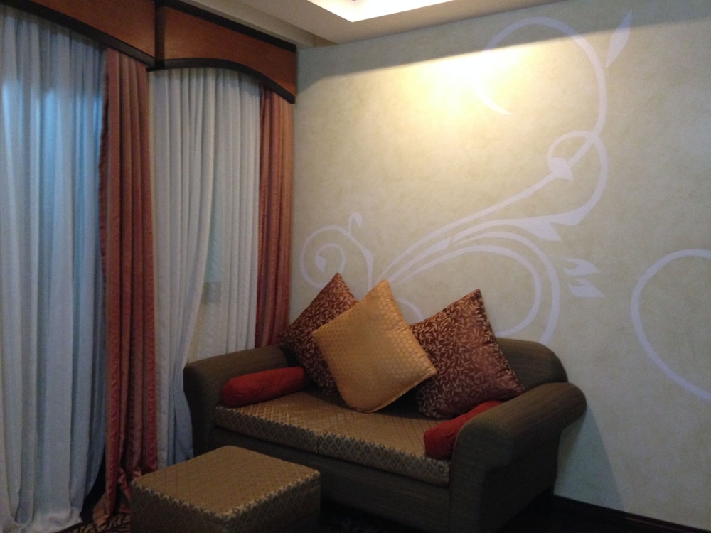 Regency King Room - Photo 5