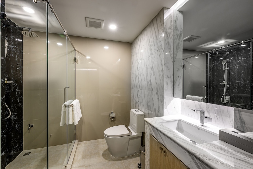 Grande 2 Bedroom Suite - Photo 8