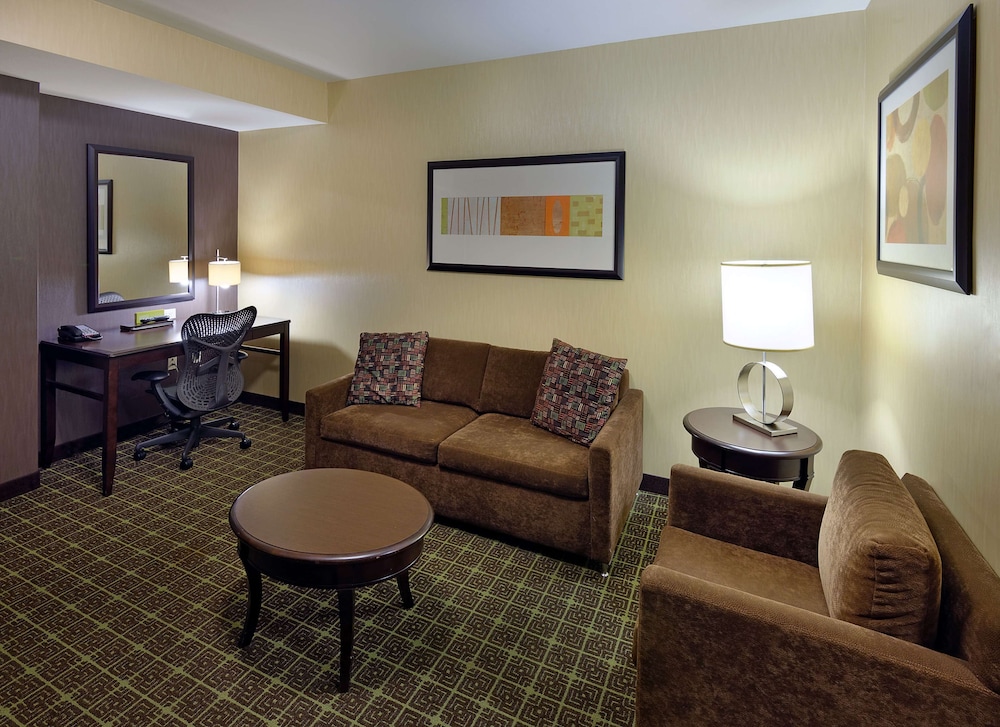 Suite, 1 Bedroom - Photo 1