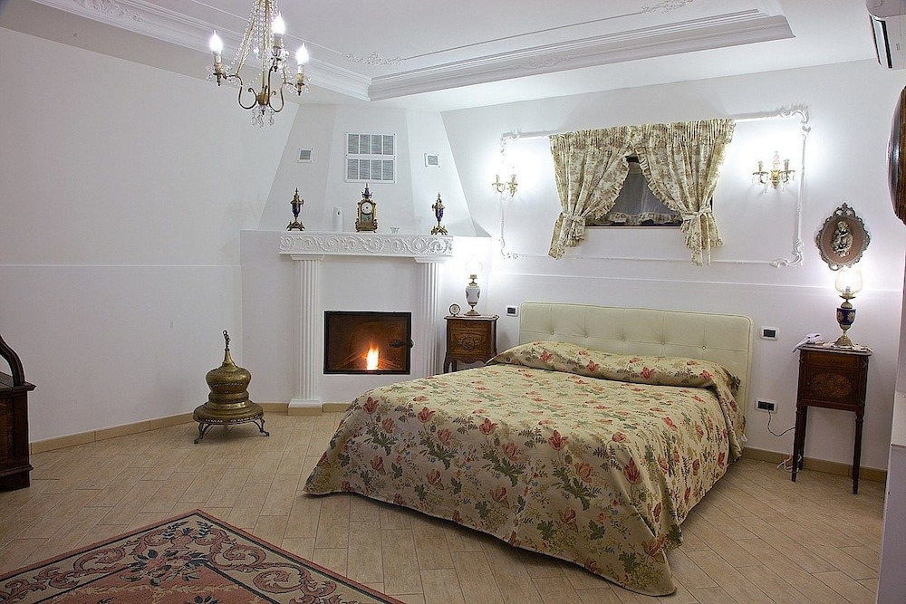 Room (5 pax) photo 1