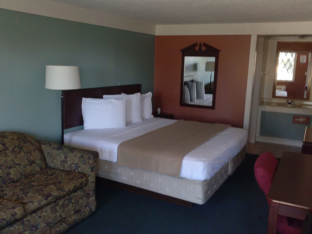 Classic Room, 1 Queen Bed - Photo 2