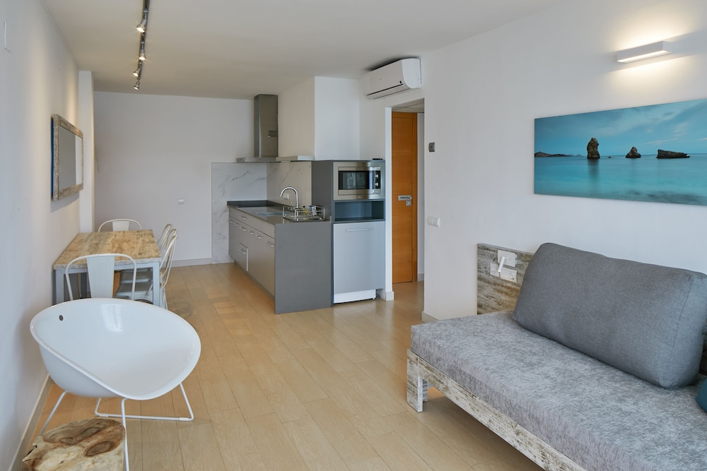 Apartment, 2 Bedrooms, Balcony photo 2