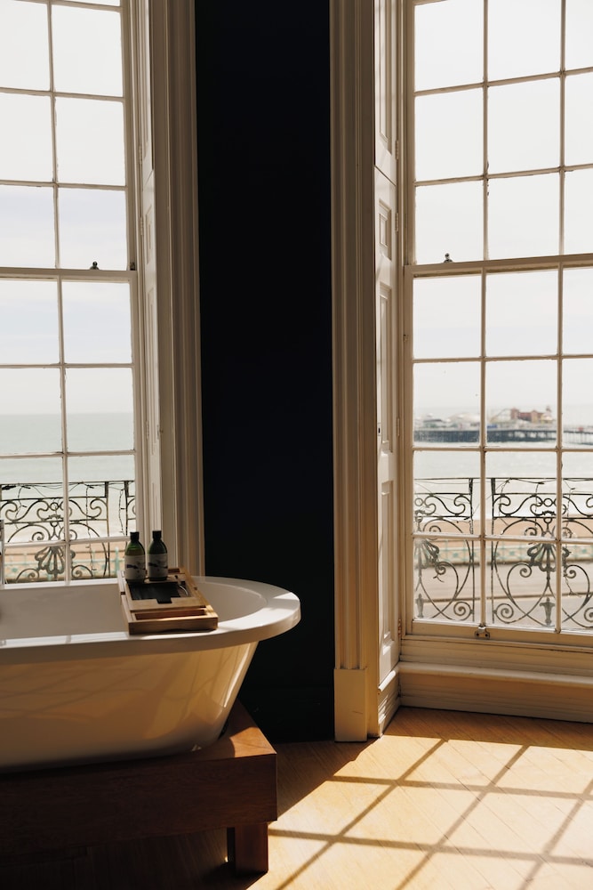 Signature Double Room, 1 King Bed, Sea Facing photo 2