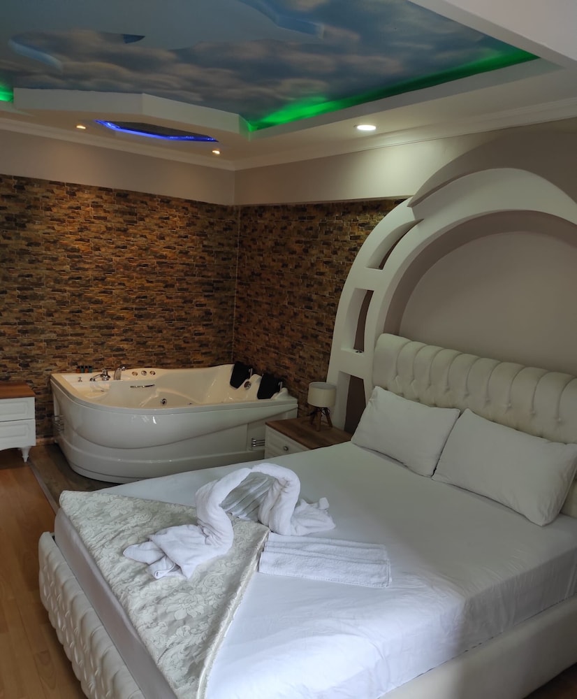 Deluxe Double Room, Jetted Tub photo 3