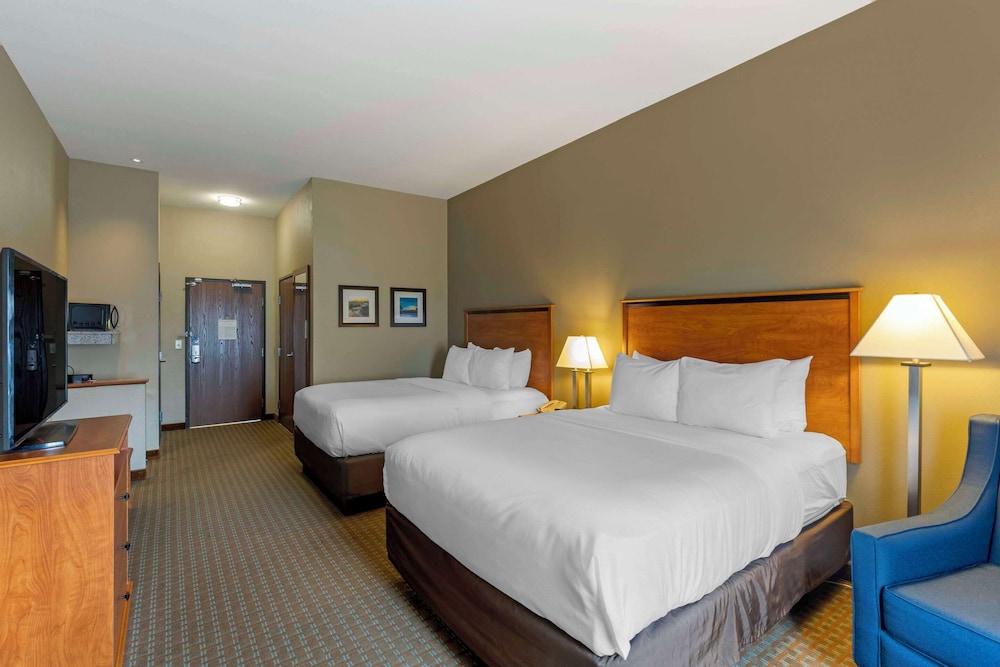 Standard Room, 2 Queen Beds - Photo 2