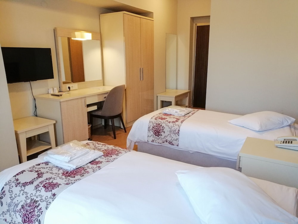 Standard Twin Room - Photo 2