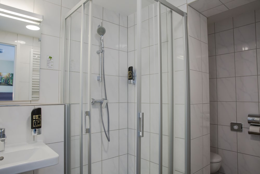 Twin Room - Photo 9