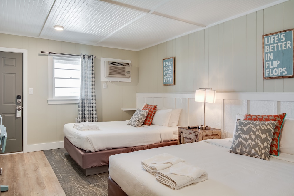 Single Room, 2 Queen Beds, photo 7