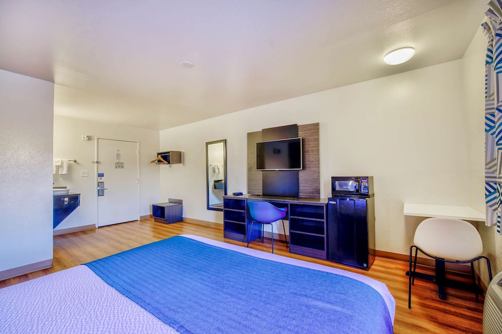 Standard Suite, 1 Queen Bed, Non Smoking photo 1
