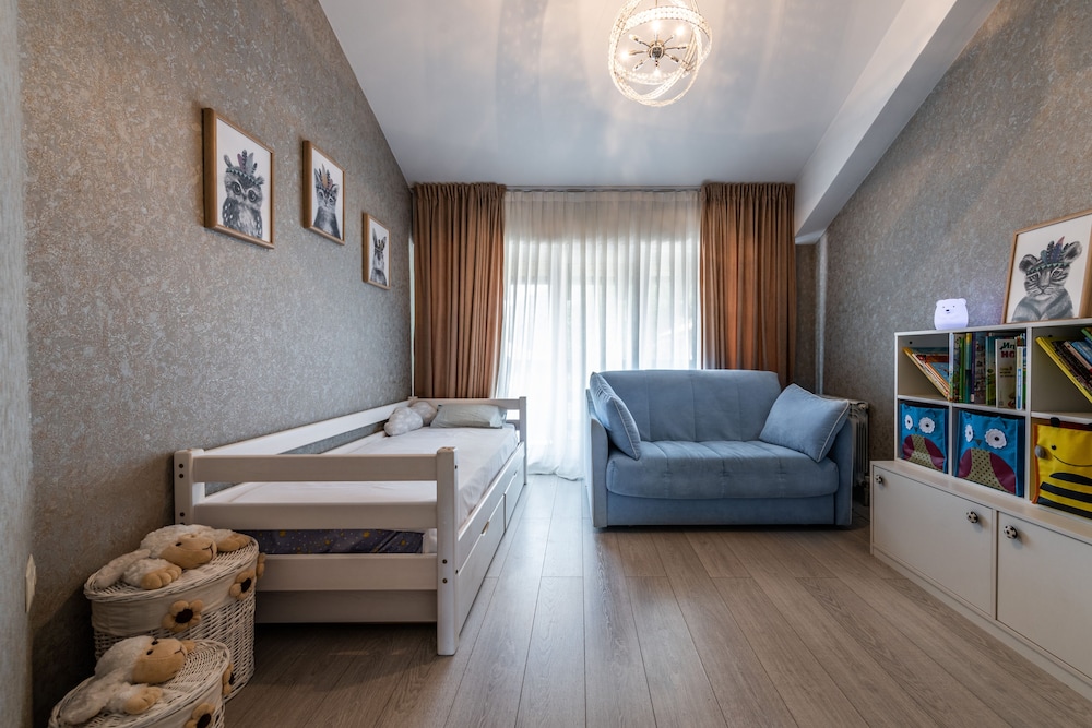 Luxury Penthouse, 2 Bedrooms, Balcony